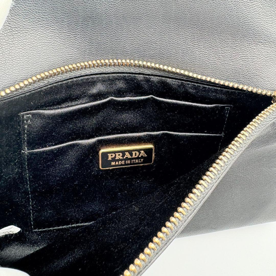 美品　プラダ　ソフトレザー　長財布　ポーチ　ロゴ刻印　ゴールド金具　ダークグレー