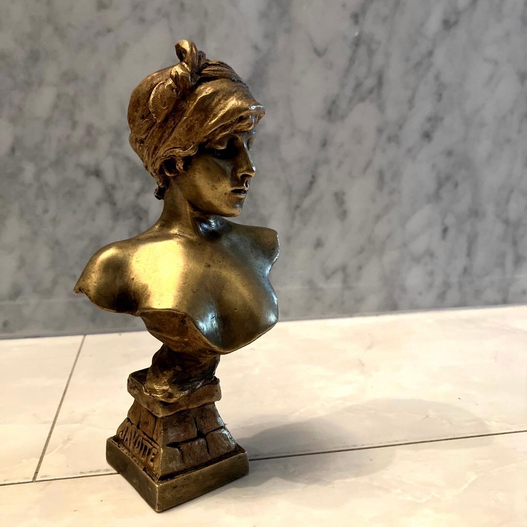 フランスEmmanuel Villanisどの角度でも美しい女性像JAVOTTE