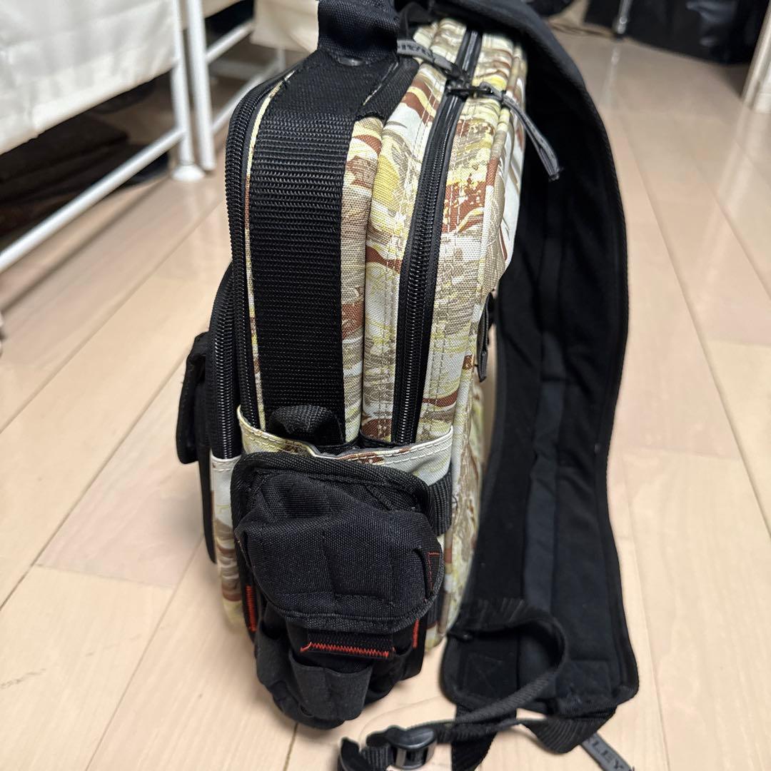 【希少】オークリー　迷彩　カモフラ　ビジネスバッグ　2way 多収納PCバック