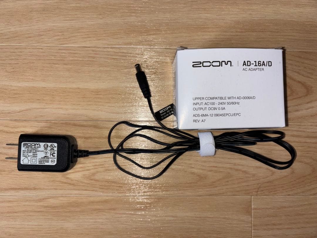 ZOOM G1X FOUR マルチエフェクター　〈アダプター付属〉