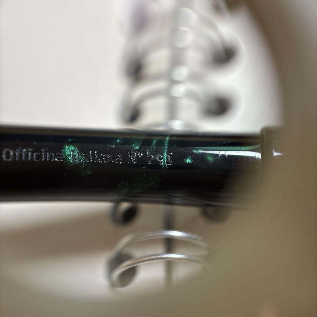 レオナルド　モーメントゼロ　マーブルグリーン