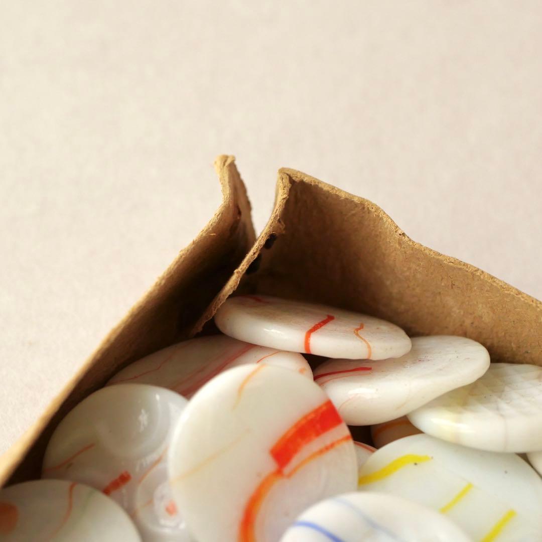 元箱入り乳白色マーブルおはじき 約140枚入り 豆けり 昭和 レトロ