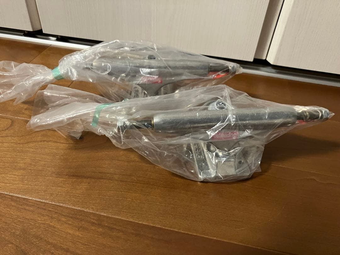 スケートボード Supreme Independent Truck 139