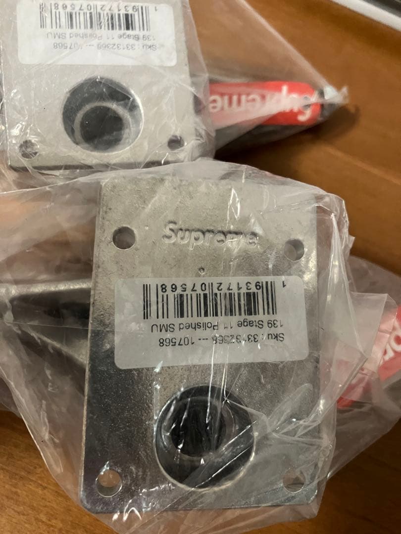 スケートボード Supreme Independent Truck 139