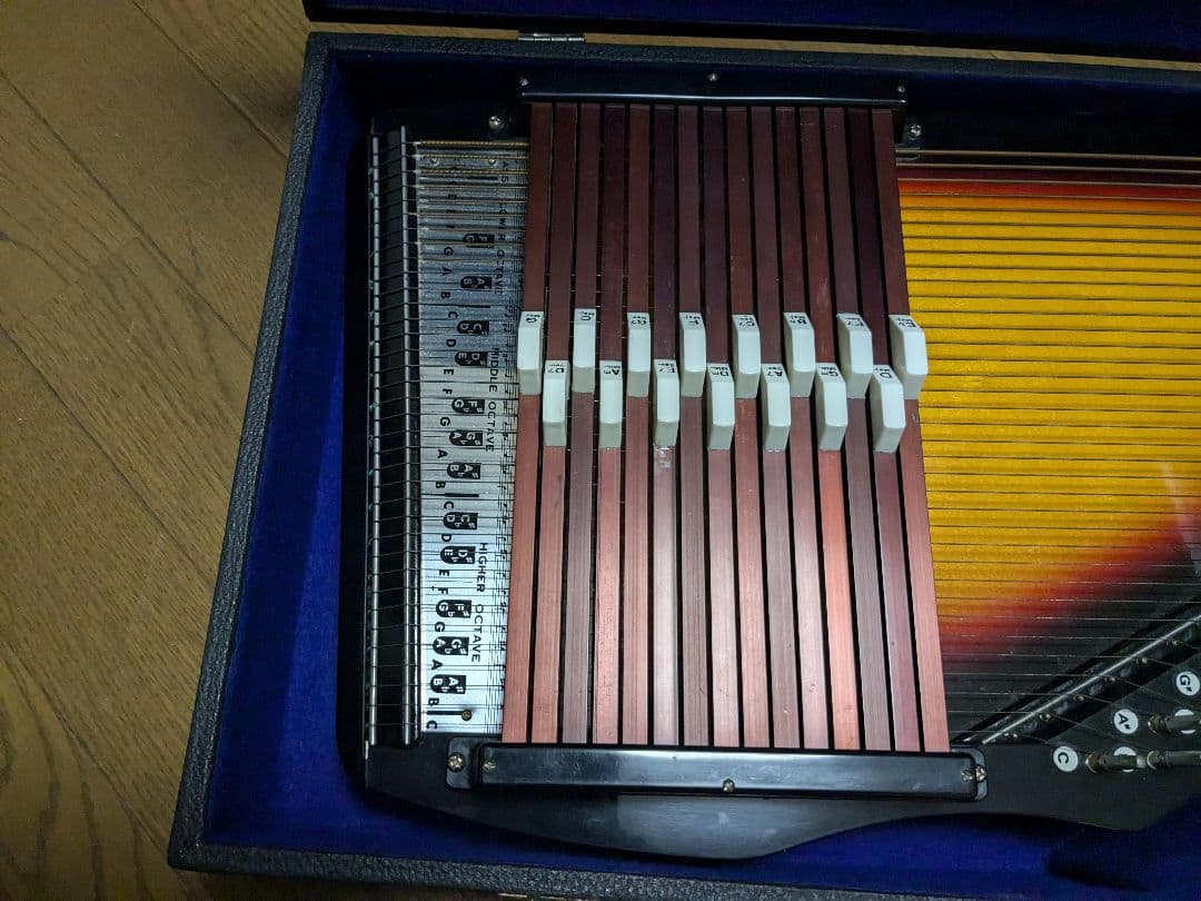 オートハープ　東海楽器(クロマハープ）綺麗な中古品　音出し確認のみ
