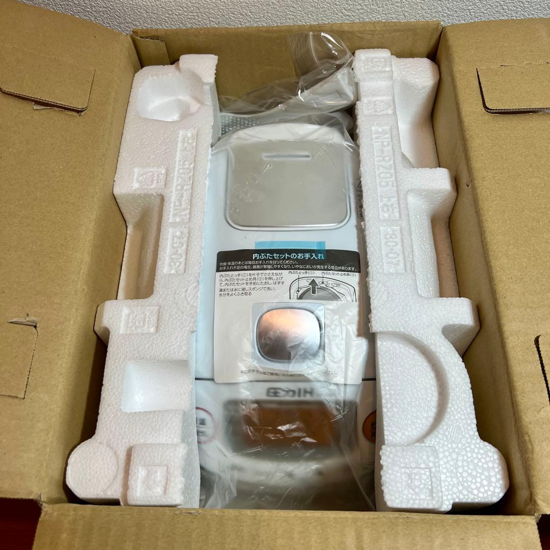 【新品未使用】象印　圧力IH 炊飯ジャー　NP-RM05-WA 炊飯器　3合炊き