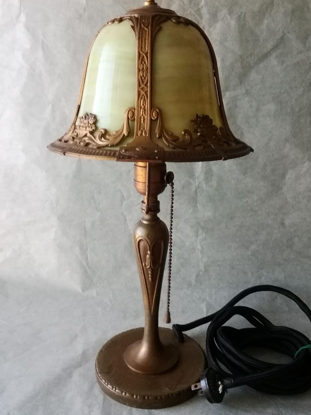 逸品　アメリカンアールヌーヴォーランプ　グリーンスラグガラス　ビクトリア