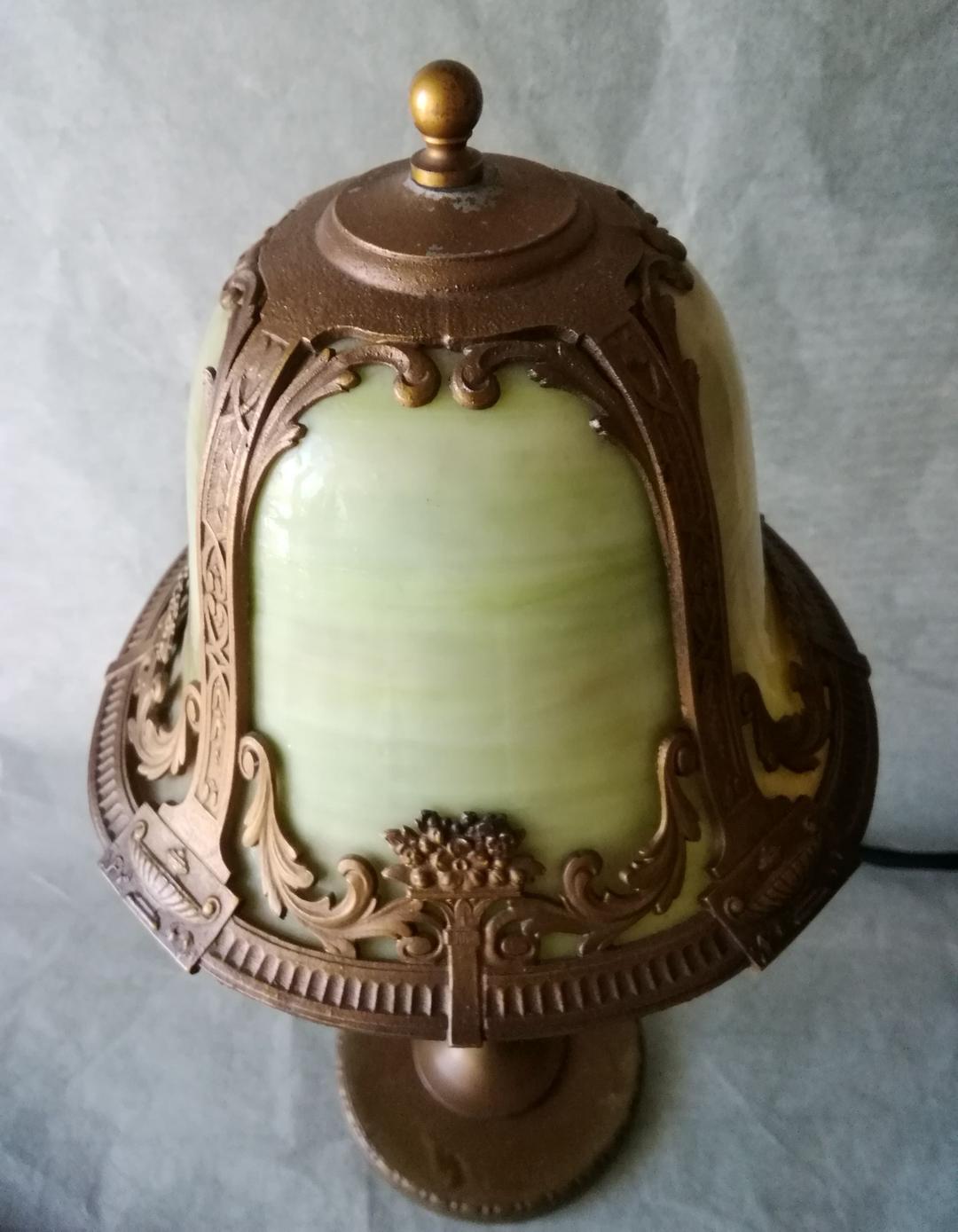 逸品　アメリカンアールヌーヴォーランプ　グリーンスラグガラス　ビクトリア