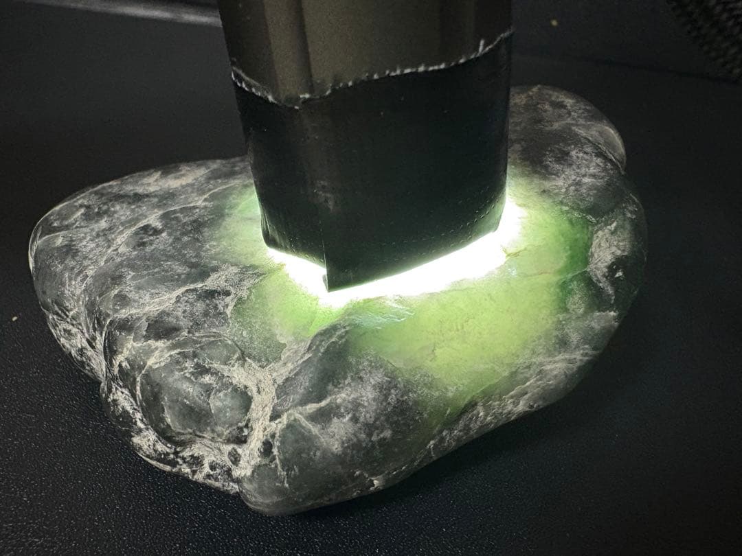 【専用】糸魚川　翡翠　原石　黒　緑　252g