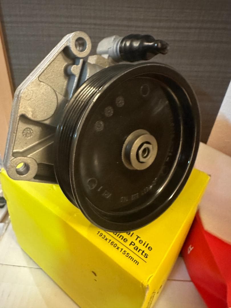 メルセデスベンツ パワステポンプ 0054662201 X164 w251