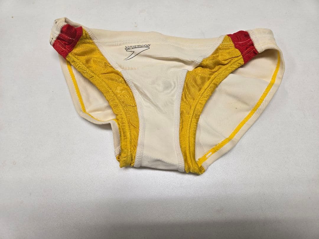 週末特価　SPEEDO　競泳用水着 白色 赤 黄色　140サイズ