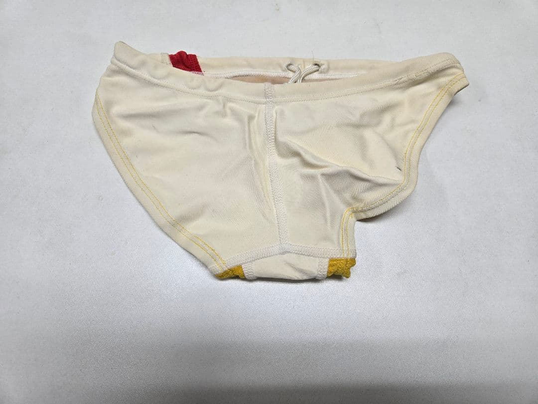 週末特価　SPEEDO　競泳用水着 白色 赤 黄色　140サイズ