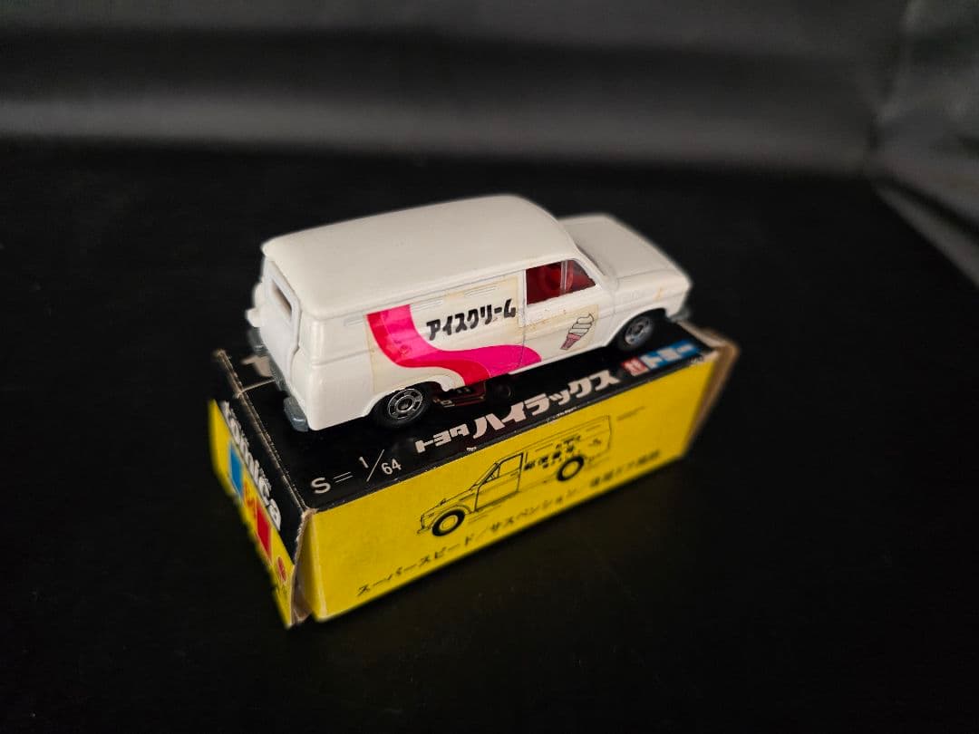 トミカ64-1-6 ハイラックス　アイスクリーム レジャーカーセット崩れ 黒箱付