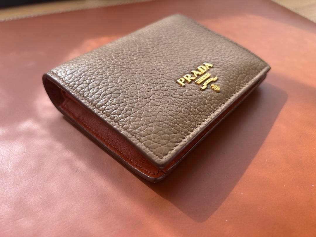 ✨PRADA 二つ折り財布（キャメル×内側オレンジ）✨