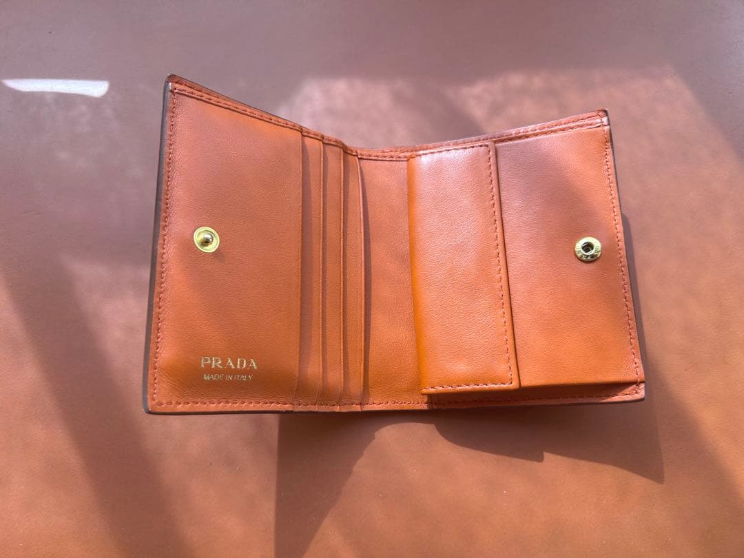 ✨PRADA 二つ折り財布（キャメル×内側オレンジ）✨