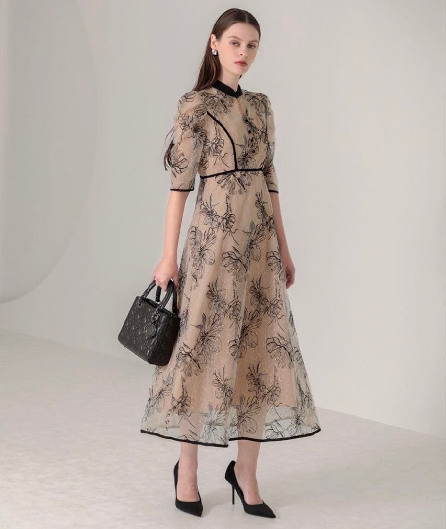 leja パイピングハイネック花柄ラメレースワンピースドレス ベージュ　S