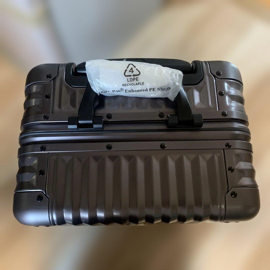 【新品未使用 】メルセデスベンツ AMG 33L スーツケース