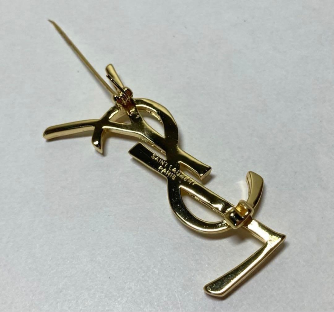美品　サンローラン　SAINT LAURENT ブローチ　YSLロゴ