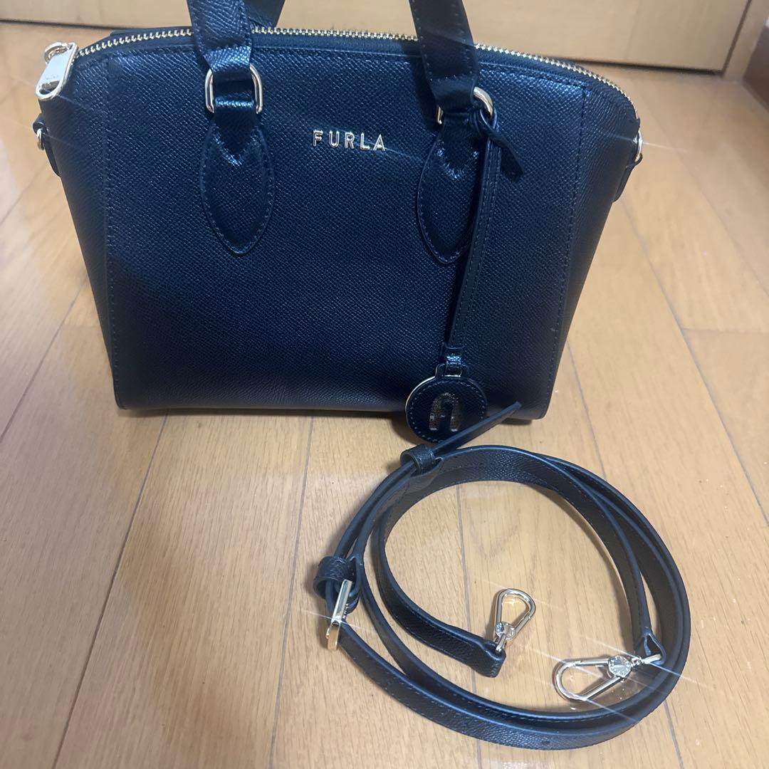 【特別価格お得】FURLA ブラック ハンドバッグ
