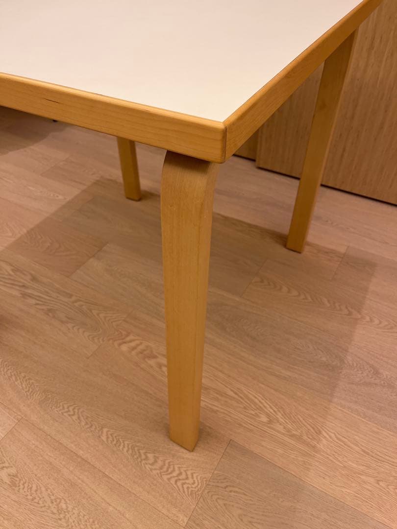 artek アルテック　テーブル81C ホワイトラミネート
