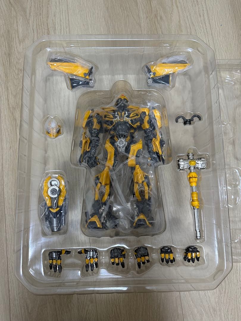 threezero DLX BUMBLEBEE フィギュア