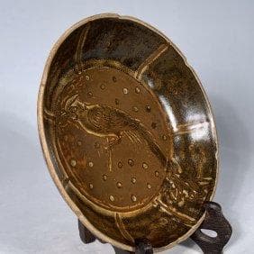 鳥の彫刻の茶色漆器椀