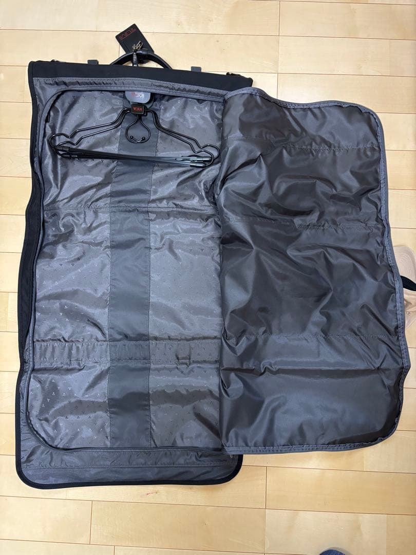 TUMI ガーメントバッグ ハンガー付き 22133D4
