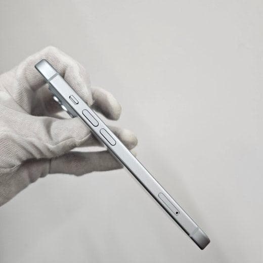 iPhone 15 128GB ホワイト SIMフリー