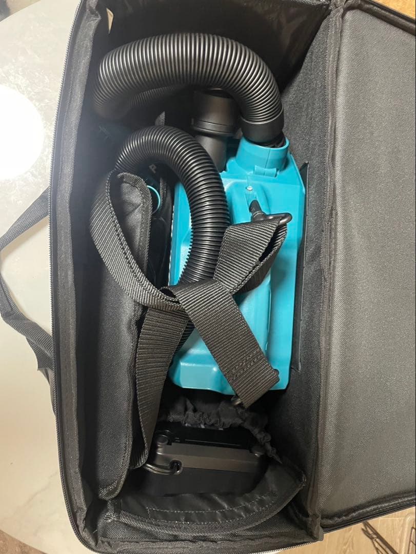 マキタ　バッテリー付き　掃除機　ハンディー　肩掛け