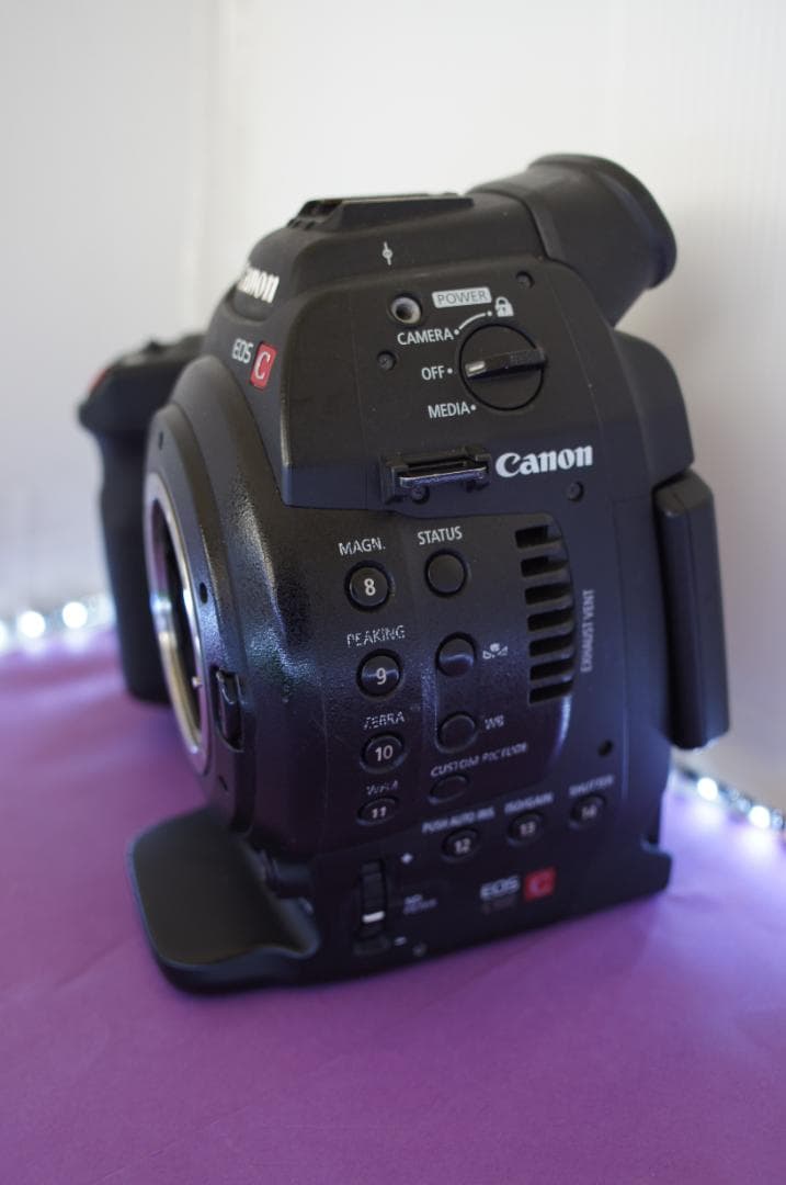 Canon EOS C100（EFマウント）バッテリー BP-955 3本付属
