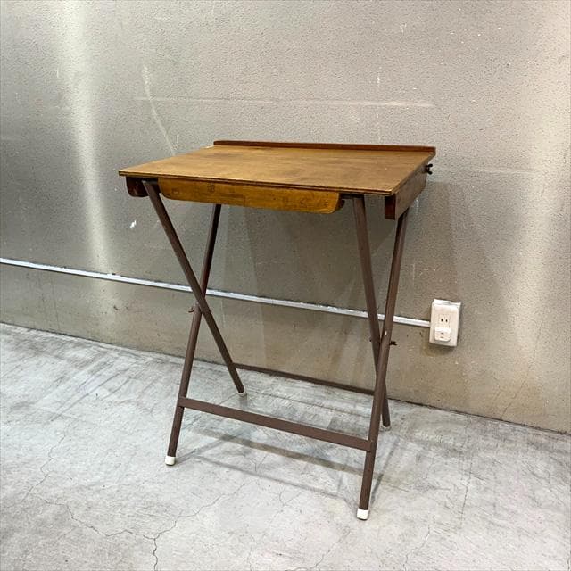 ヴィンテージのフォールディングデスク①