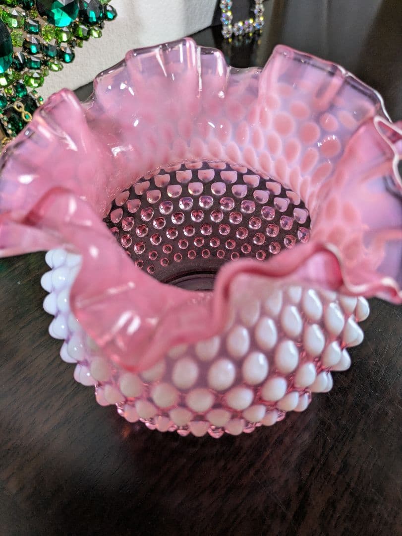 フェントン　ラージ　ピンクホブネイルオパルセントガラス　ラウンドベース