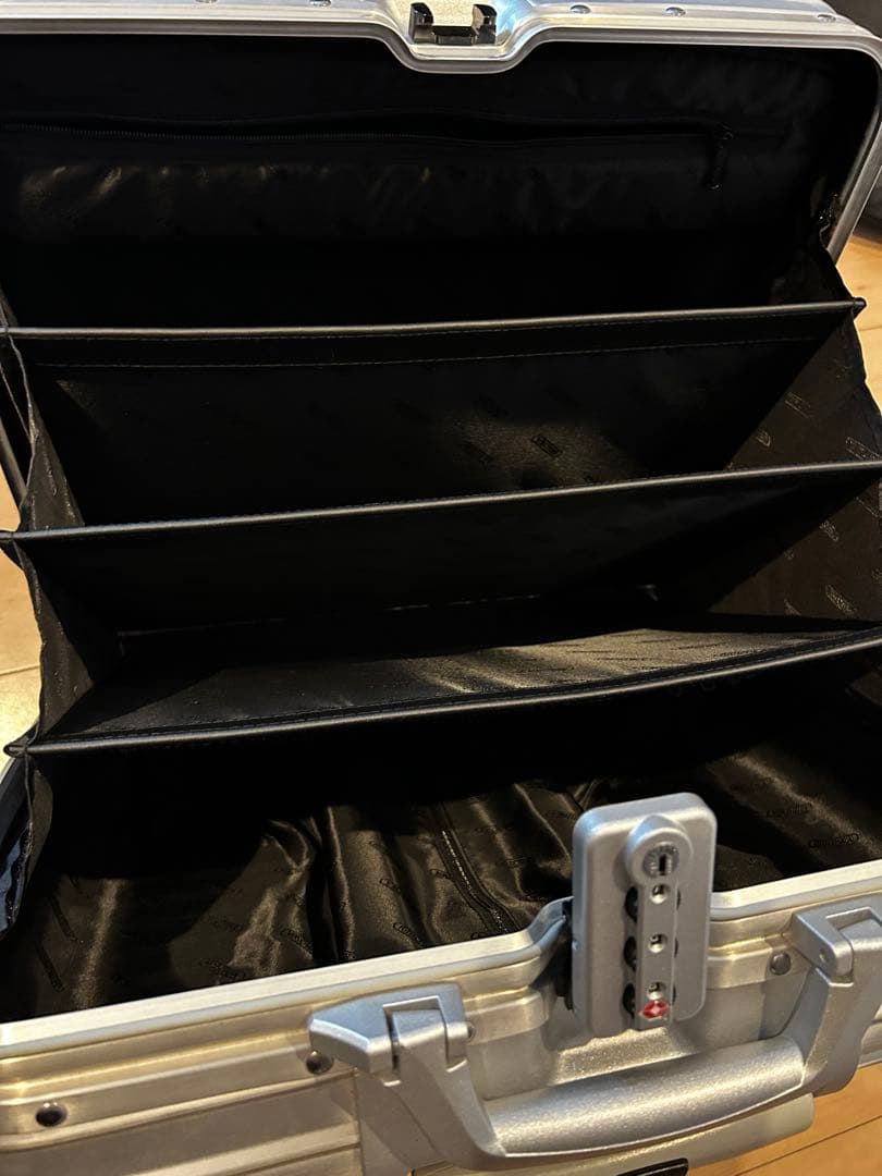 RIMOWA シルバー キャリーケース リモワ トパーズ 26リットル