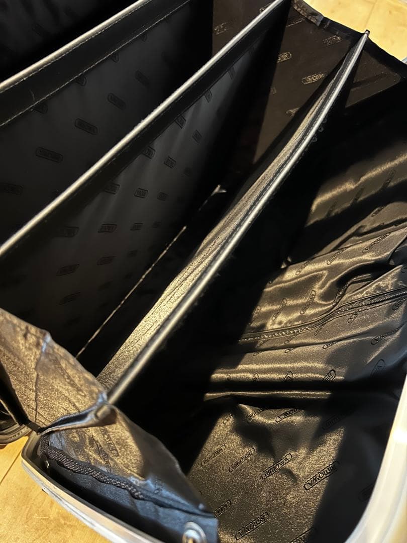 RIMOWA シルバー キャリーケース リモワ トパーズ 26リットル
