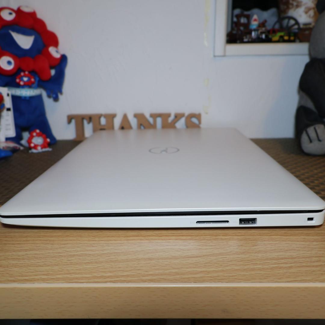 美品！Win11公式対応10世代i3/メ8G/新品SSD/無線/カメラ/HDMI