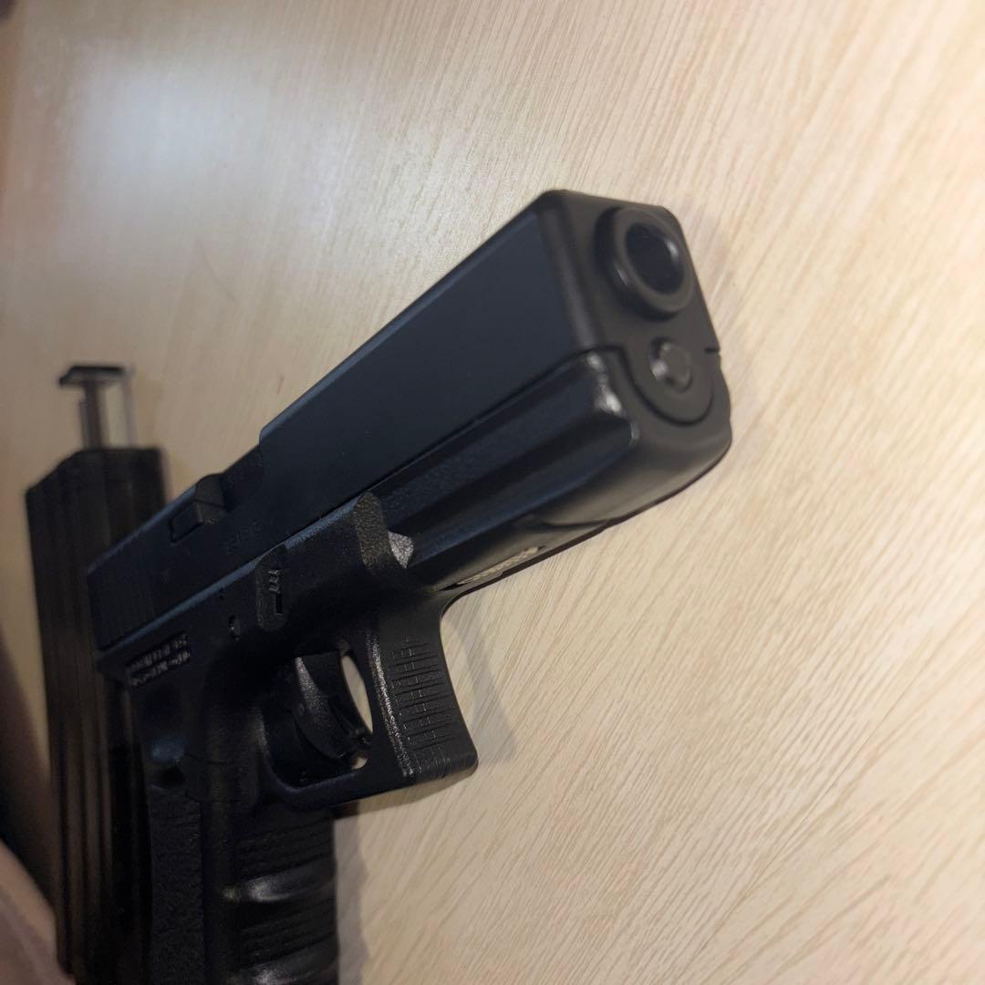 グロック18Cガスブローバック BB弾ボトル付。（BB弾） BB弾ローダー付。