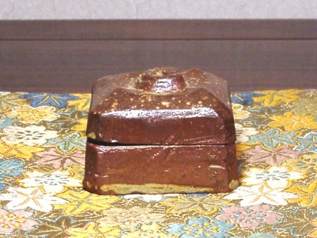 楽山窯　出雲焼　長岡住右衛門 作　香合　箱合　無傷　保証。