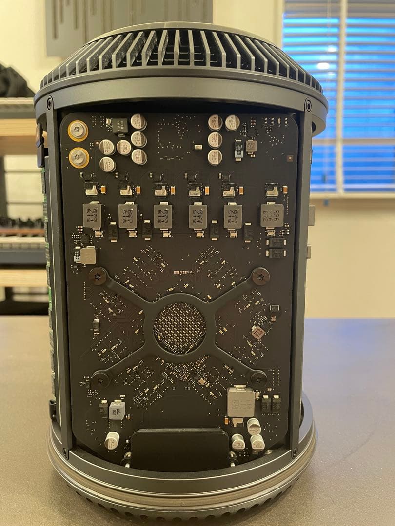 Apple Mac Pro 2013 本体