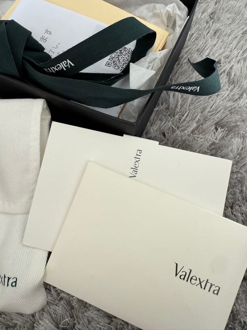 美品 ヴァレクストラ イジィデ レザー コンパクトウォレット イエロー