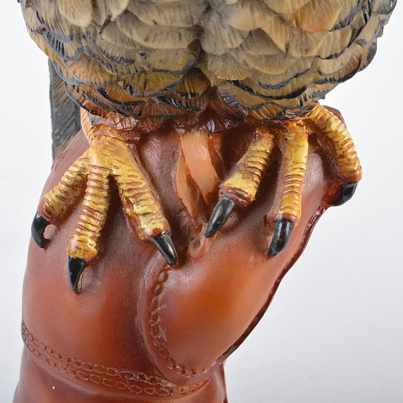 中国　樹脂製　鷹　置物　高さ約31㎝　重さ約4.4㎏　C　R7530B