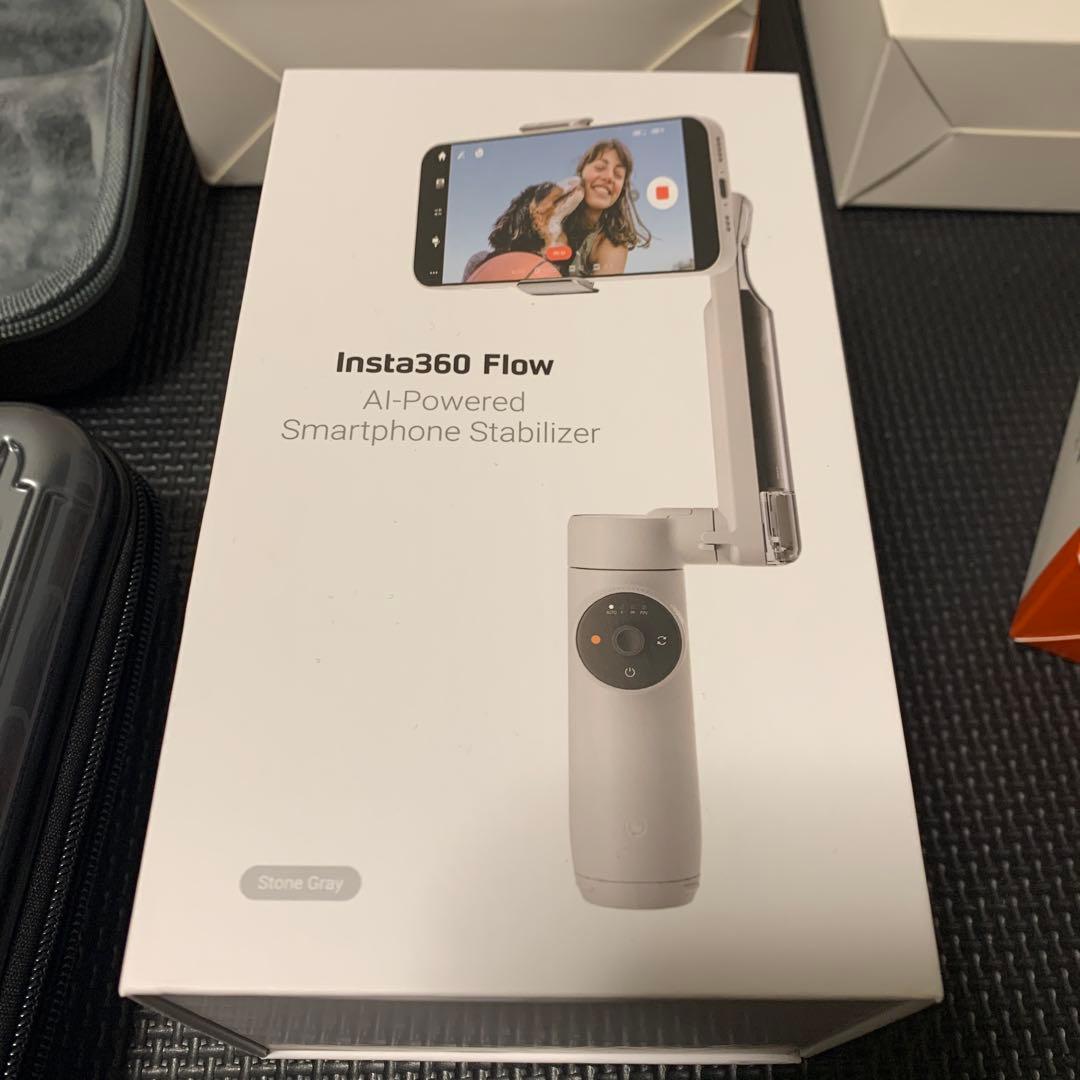 Insta360 Flow スマートフォンスタビライザー　撮影ライト、ケース付属