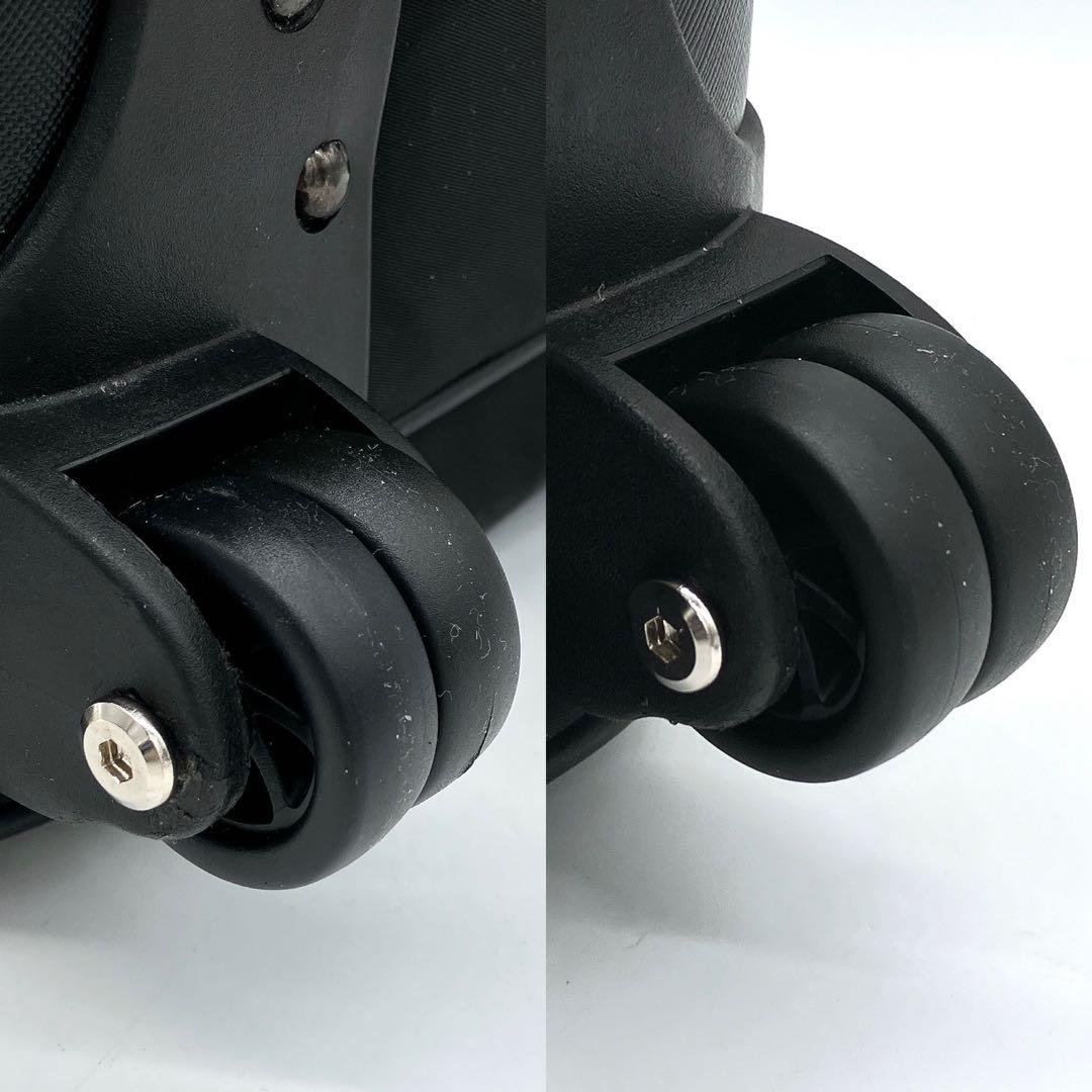 【PRADA】キャリーケース　スーツケース　三角ロゴプレート　ナイロン　黒色