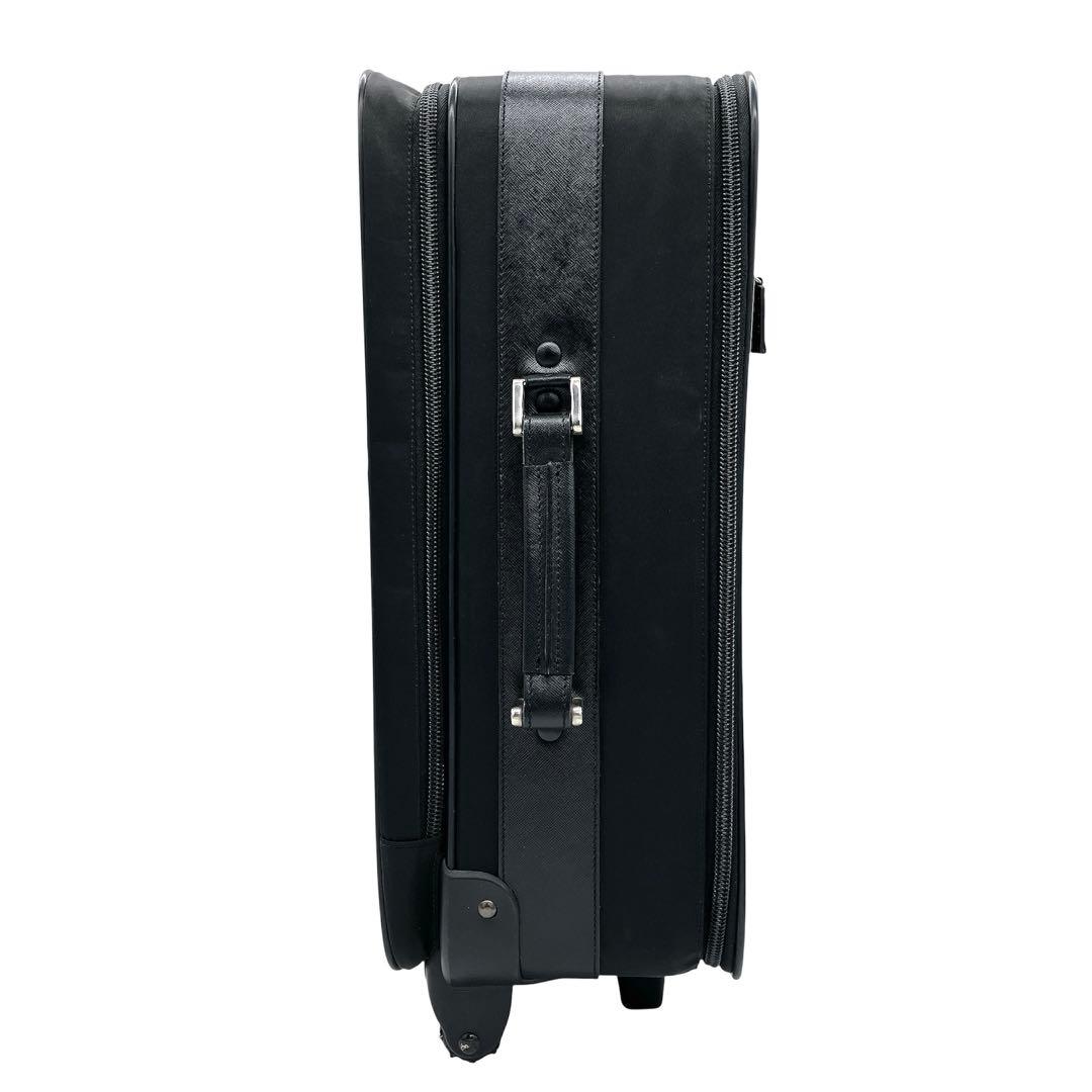 【PRADA】キャリーケース　スーツケース　三角ロゴプレート　ナイロン　黒色