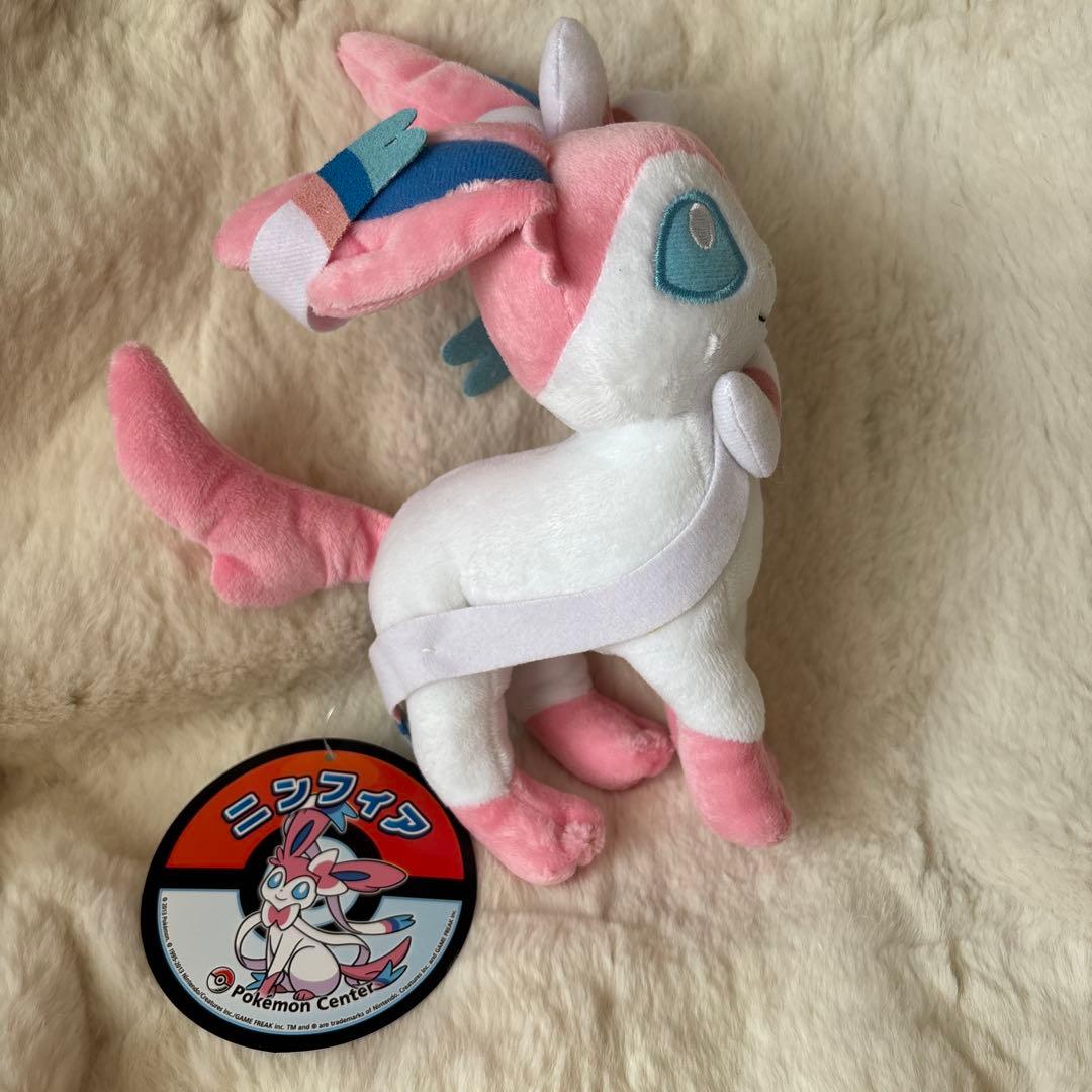 ポケモンセンター　ニンフィア　ぬいぐるみ