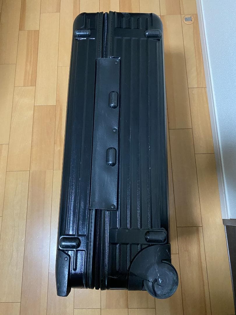 RIMOWA リモワ　サルサ　黒い大型スーツケース
