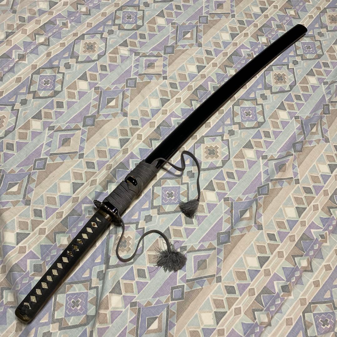 高級居合刀 黒灰色柄 松竹梅透し丸鍔 黒呂鞘