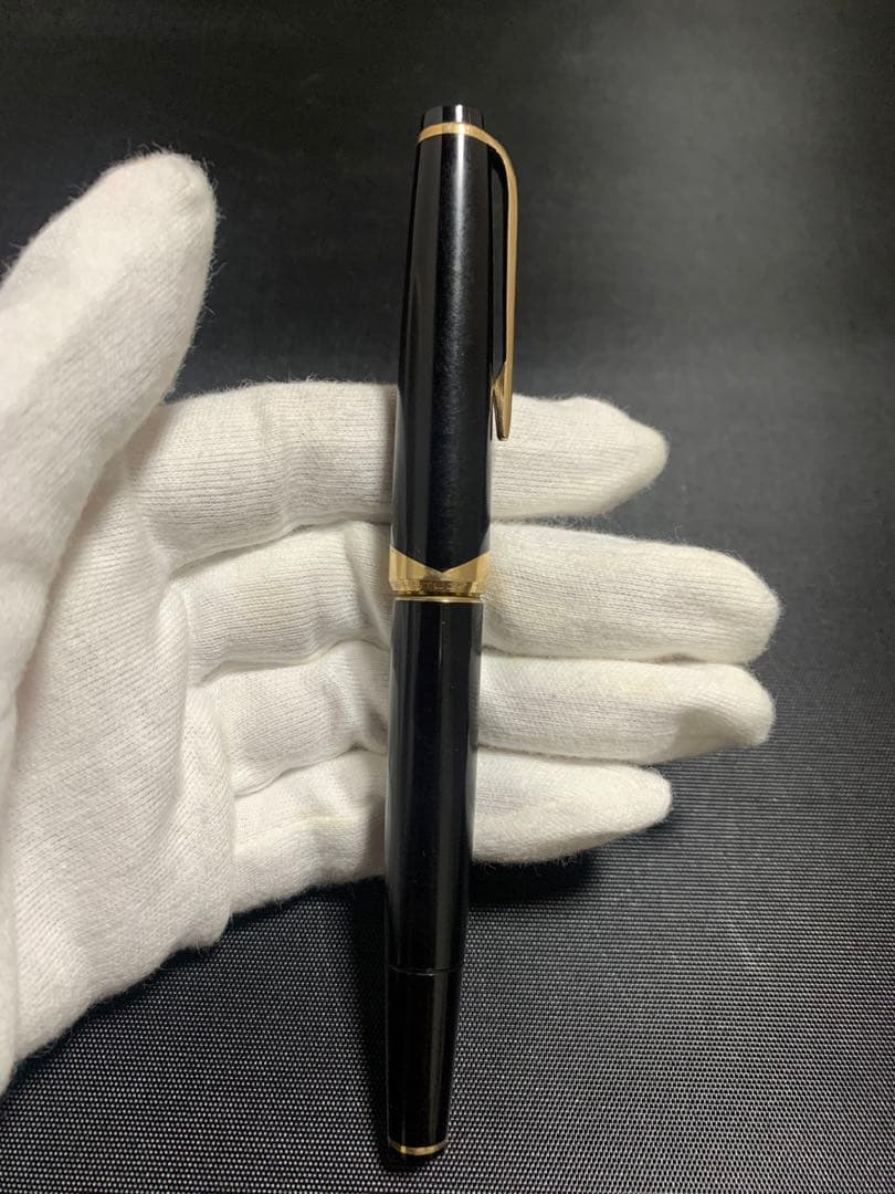 k*n様 Montblanc 万年筆 黒