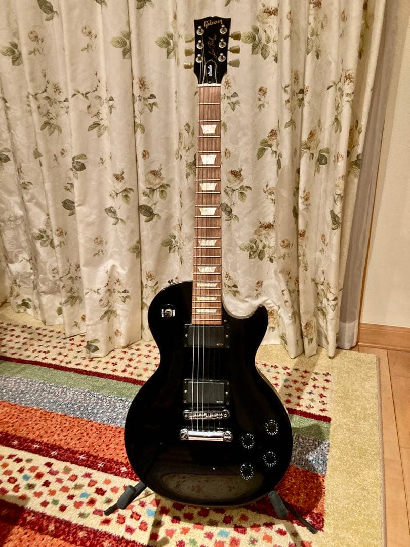 ギブソンUSA レスポール・スタジオ　オールブラック　ハードケース付き