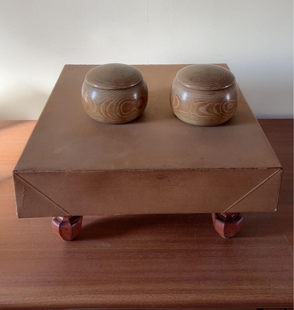 木製囲碁盤 へそ　脚付け　蛤碁石　那智黒石セット 白182 黒175