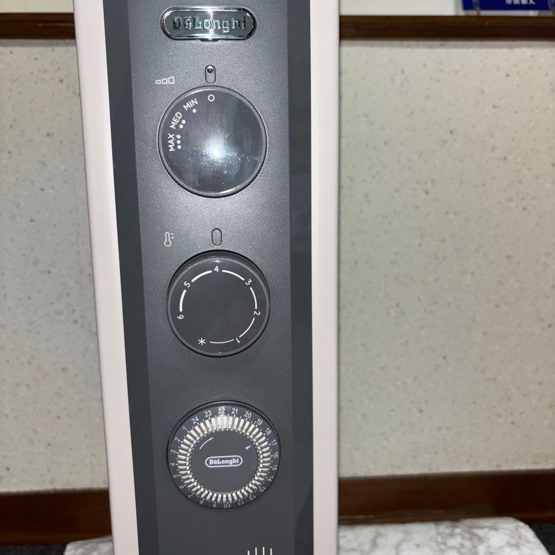 デロンギ　ヴェルティカルドオイルヒーター　RHJ21F0812-GY